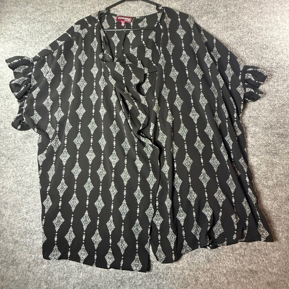 Downing Studio Womens 2X Black White‎ Geometric Diamond Ruffle Sleeve Cardigan